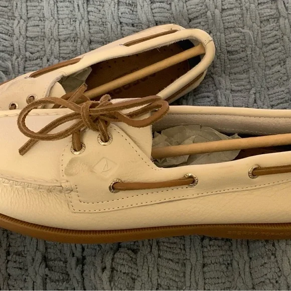 Sperry Cream leather Boat Shoes with Tan Laces - Picture 2 of 5